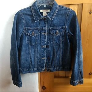 Abercrombie Cropped Denim Jacket Size-XL fits like a Women’s Small